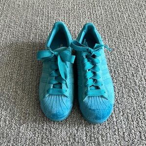 Women’s adidas size 7